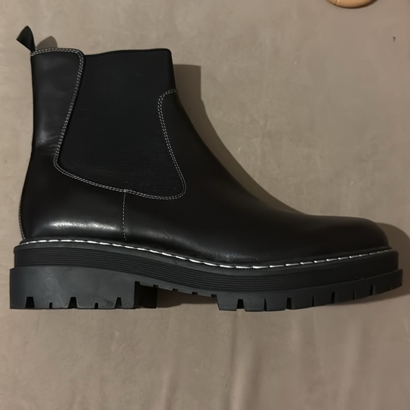 Marc Fisher Women's Patrick Chelsea Boot - Black Lug Sole Booties size 9.5 NWOT - Picture 2 of 10